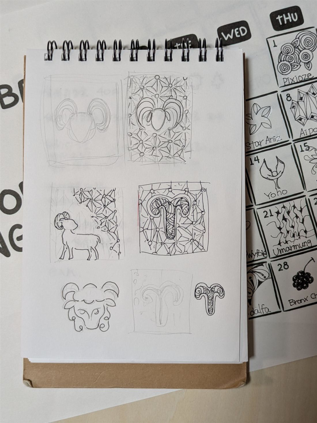 9日目のお題Ramのアイデアスケッチ。メモ帳に羊の角や全身の案をいくつも描いたページ